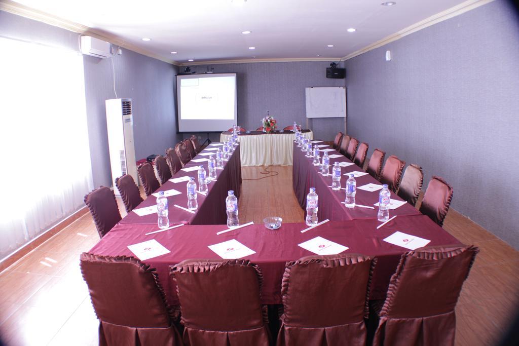 Grand Duta Hotel Palu Luaran gambar